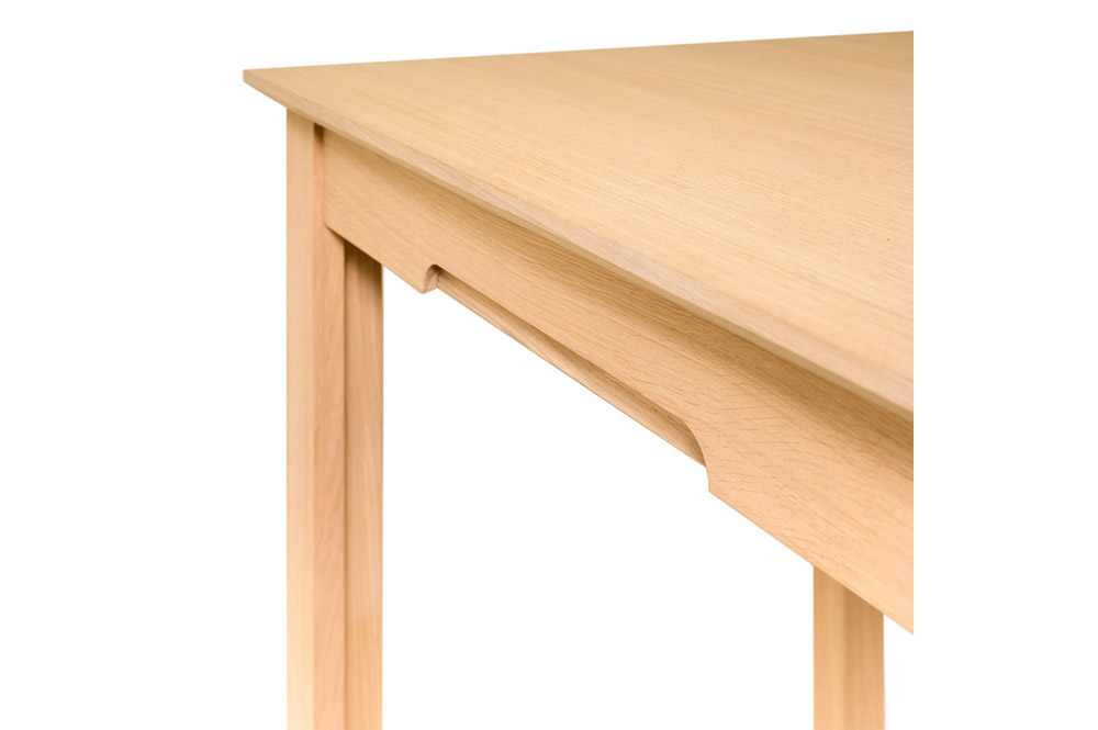 URBAN DINING TABLE